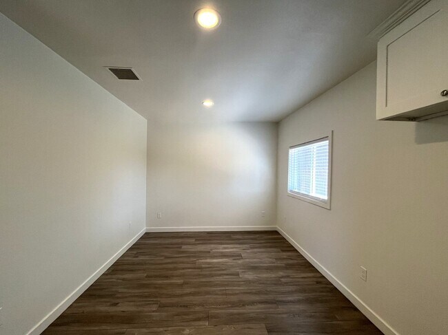 Building Photo - 1629 Kendall Dr