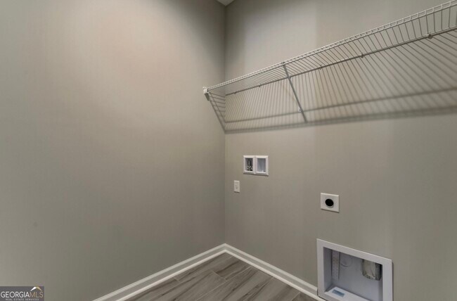 Building Photo - 204 Gary Cir