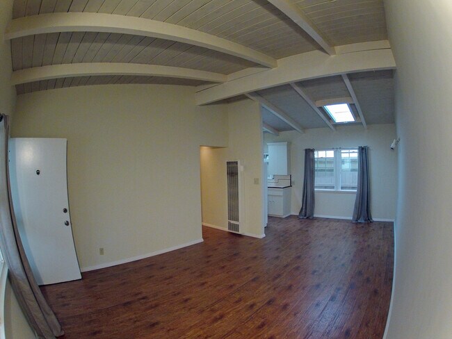 Building Photo - 641 5th St