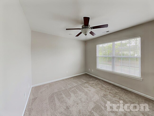 Building Photo - 1413 Eastway Dr