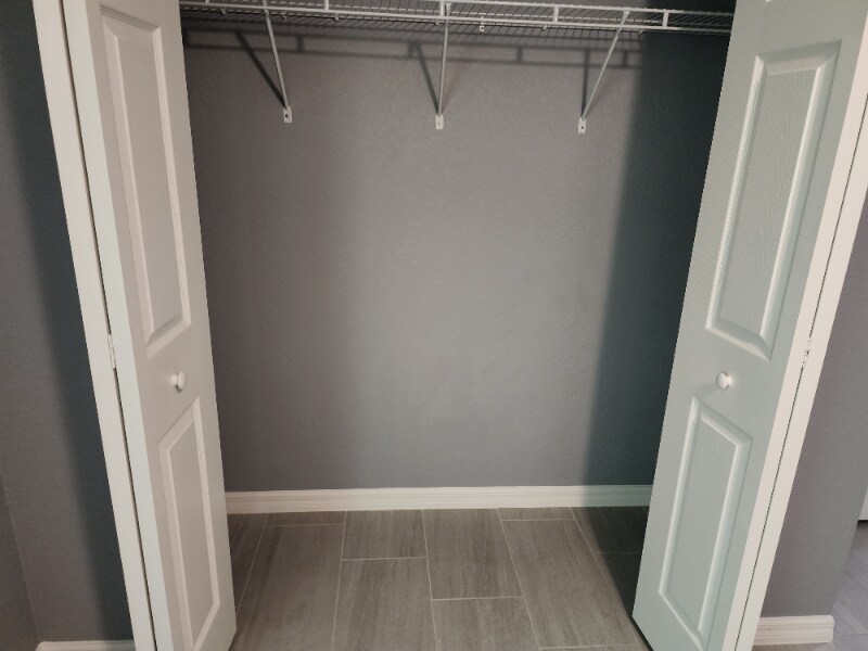 Building Photo - 202 Oak Ln Cir