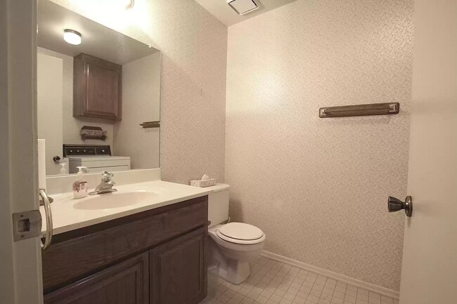 Building Photo - 424 W Avenue J5