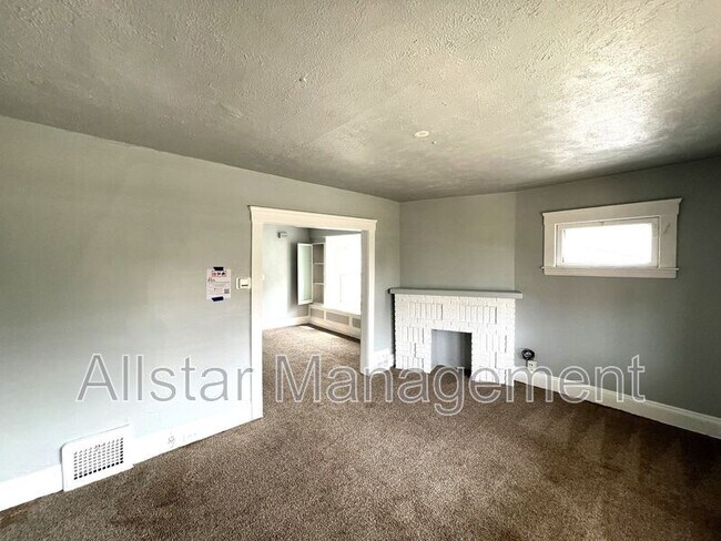 Building Photo - 1007 E 140th St