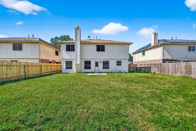 Building Photo - 2219 Mountshire Dr