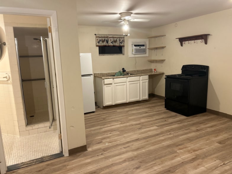 Building Photo - 2652 Merwyn Rd