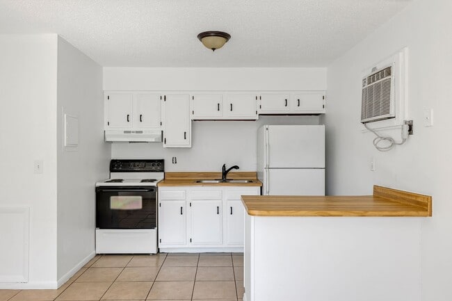 Building Photo - Affordable 1-Bedroom Apartment for Rent – Great Location in Ocala!