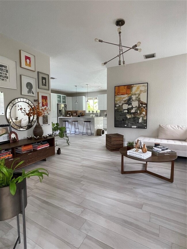 Building Photo - 485 Silver Palm Way