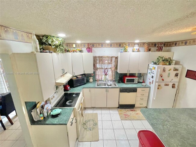 Building Photo - 11637 SW 117th Ct