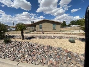 Building Photo - 300 New Haven Dr