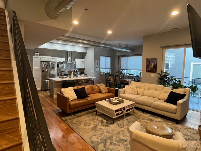 Primary Photo - 3326 S Washington St