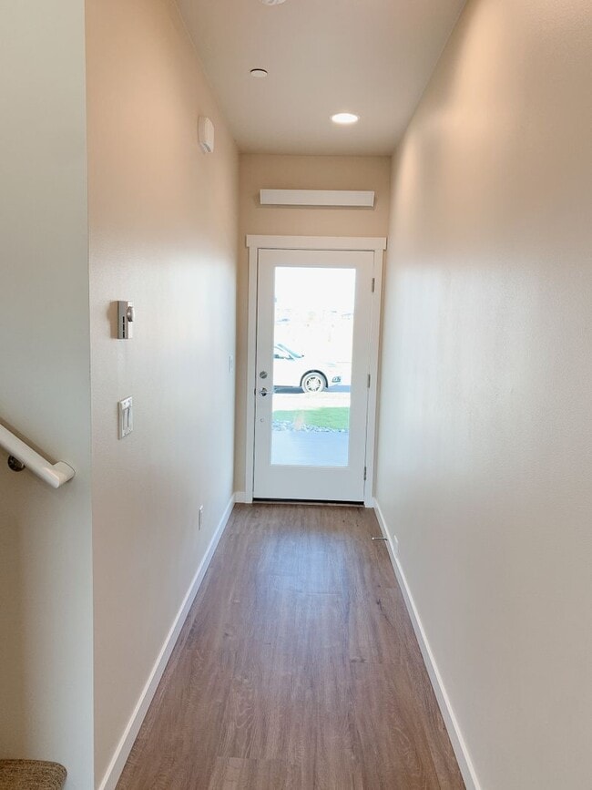 Building Photo - Sunny 3 bdrm, 2.5 bath in Cordata Neighborhood