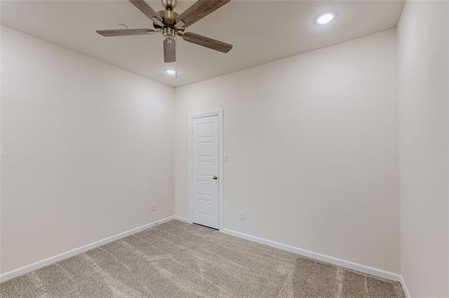 Building Photo - 16062 Doe Lk Dr