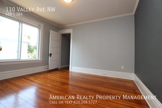 Building Photo - 110 Valley Ave NW