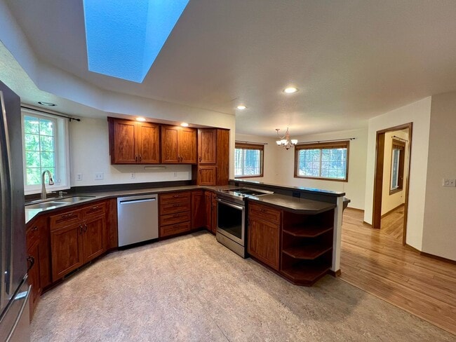 Building Photo - Private 5 Acres