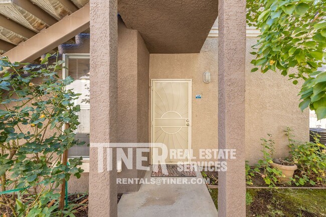 Building Photo - 10001 Woodcreek Oaks Blvd