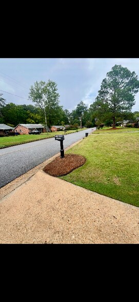 Building Photo - 5820 Windsor Dr