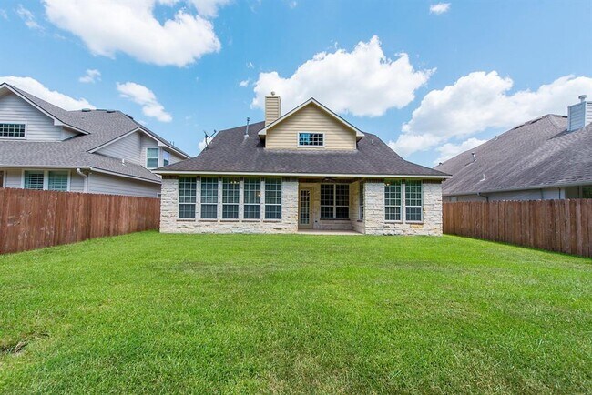 Building Photo - 15462 Mansion Woodland Dr