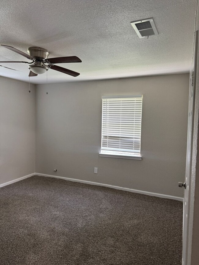 Building Photo - 2721 Ash Park Dr