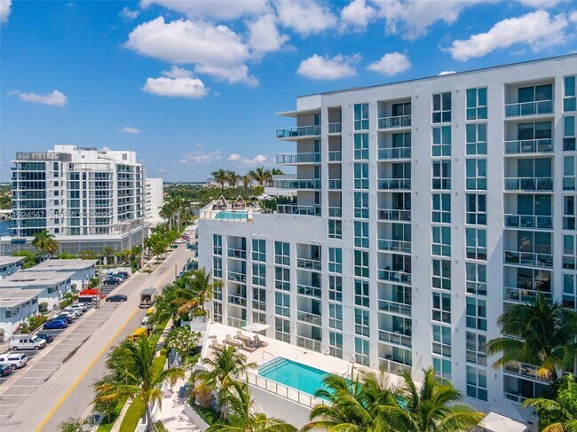 Building Photo - 401 N Birch Rd