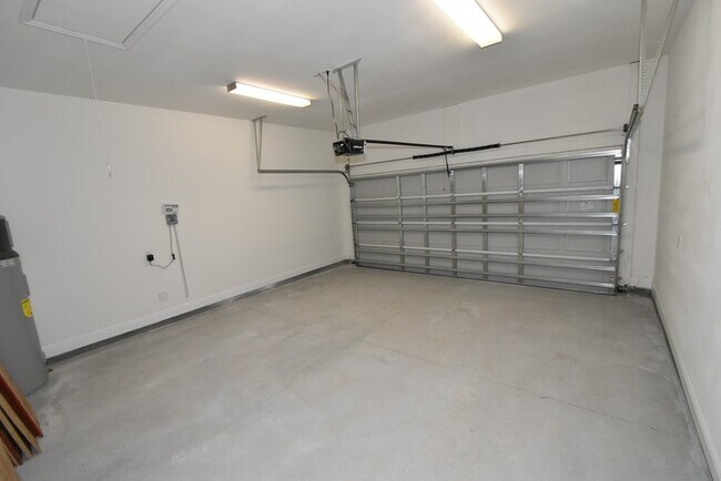 Building Photo - 12120 Lyndell Plantation Dr