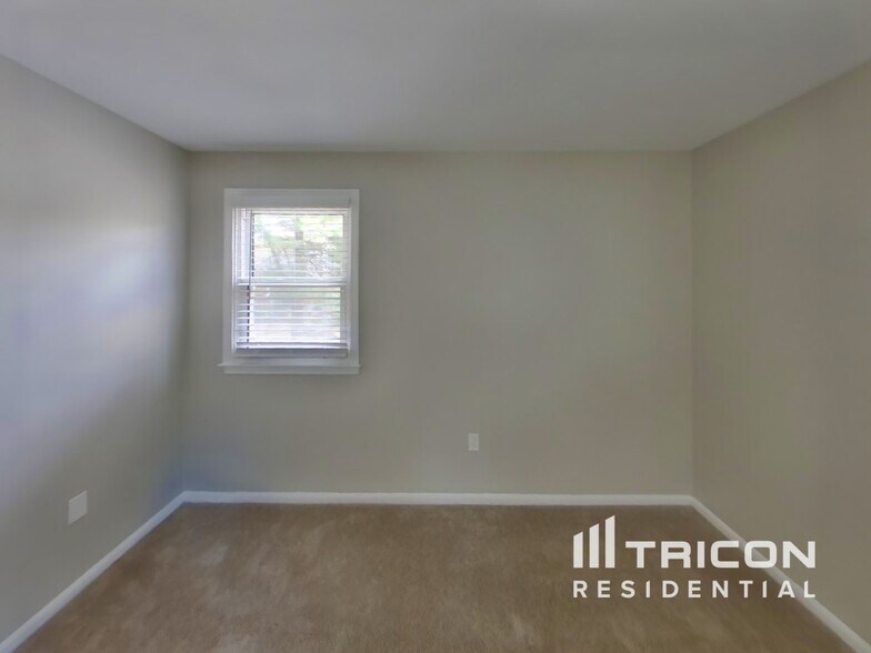 Building Photo - 402 Vixen Pl