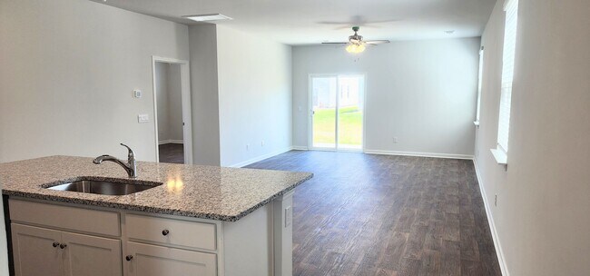 Building Photo - 932 Woodside Creek Ln