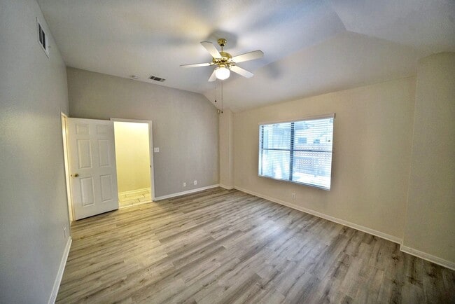 Building Photo - Beautiful Home in the desirable Shavano Ga...