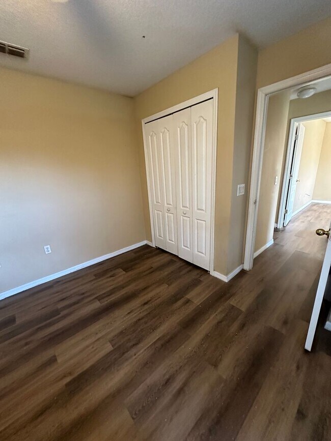 Building Photo - Beautiful Home in Parkview at Lake Shore