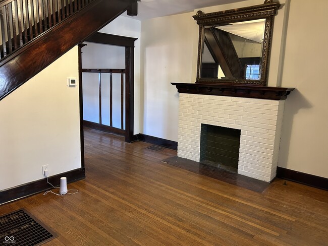 Building Photo - 963 Woodruff Pl W Dr