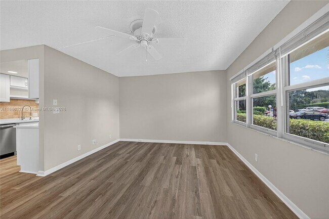 Building Photo - 2801 Victoria Way
