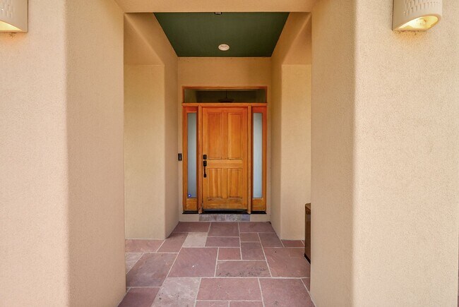 Building Photo - 4 bedroom, 3 bath with separate ADU