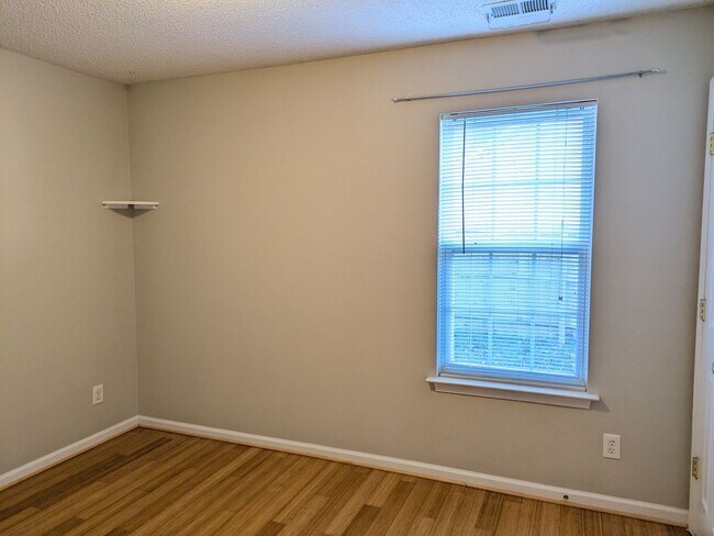 Building Photo - Move in Ready Ranch in Tall Oaks