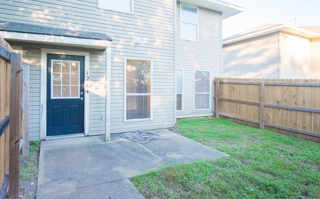 Building Photo - AUGUST PRE-LEASE!  4 Bedroom/3.5 Bathroom ...