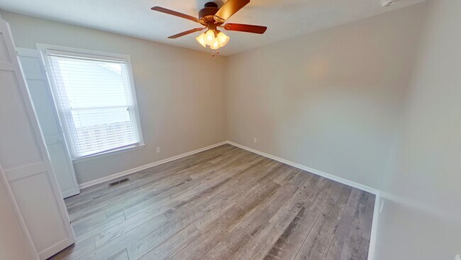 Building Photo - 867 Flintwood Rd