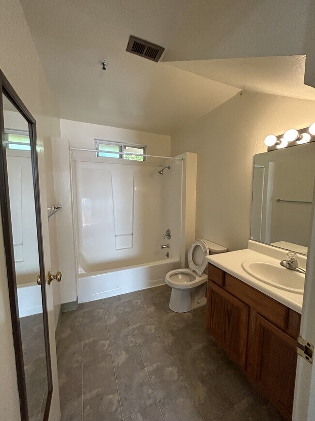 Building Photo - 126 Walti St