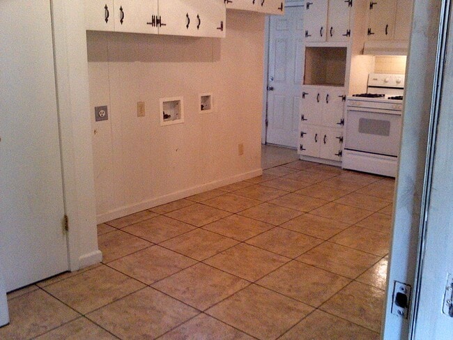 Building Photo - 3914 Lillian St