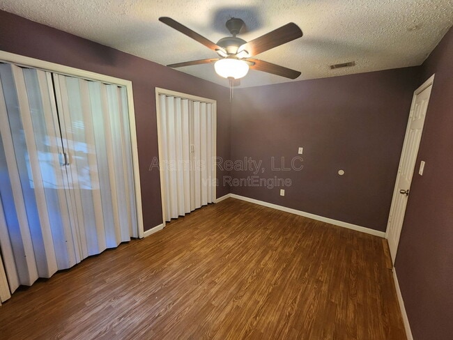 Building Photo - 3856 Cindy Dr