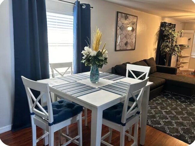 Building Photo - 2521 Lorraine St