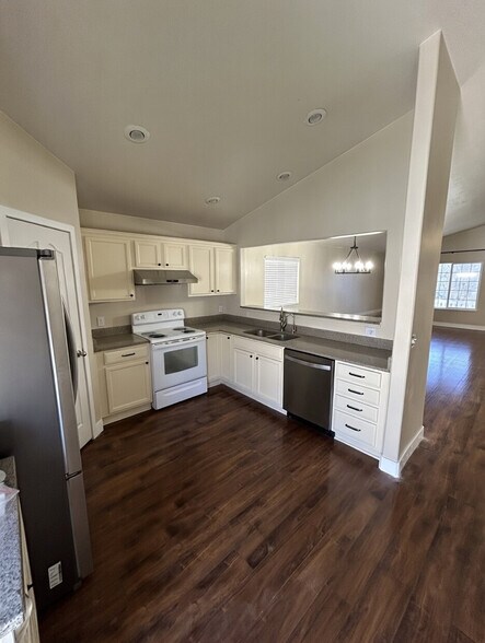 Building Photo - 10658 S Poplar Grv Dr