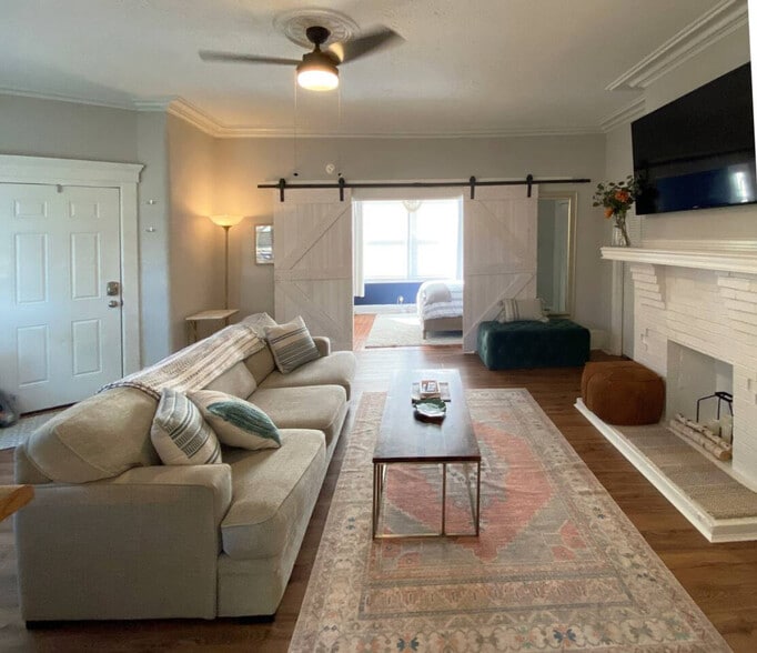 Building Photo - 5651 Ridge Ave