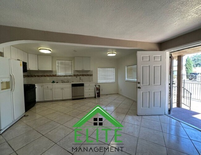 Building Photo - Charming 3-Bedroom Home for Rent in a Prim...