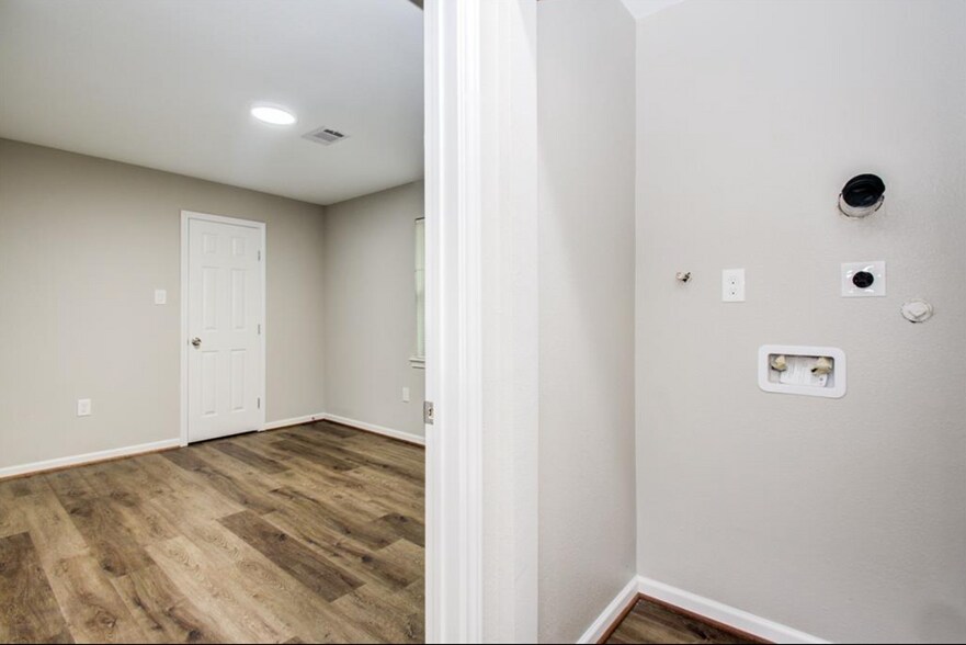 Building Photo - 4008 Vaughn Street