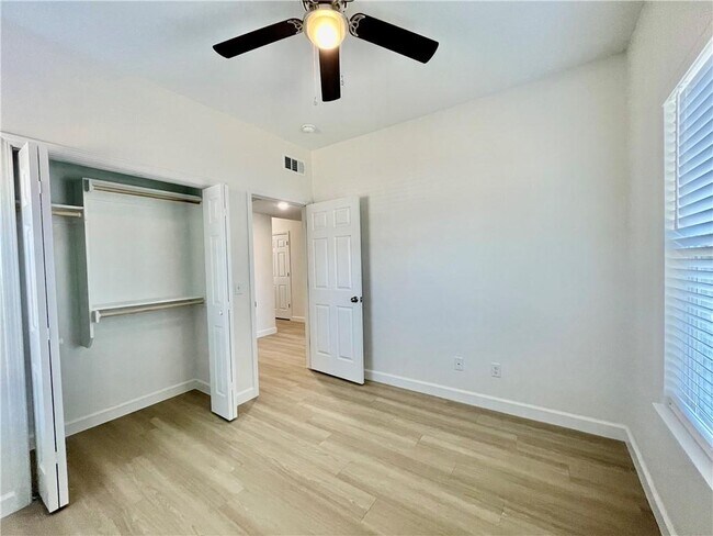 Building Photo - 506 Park St