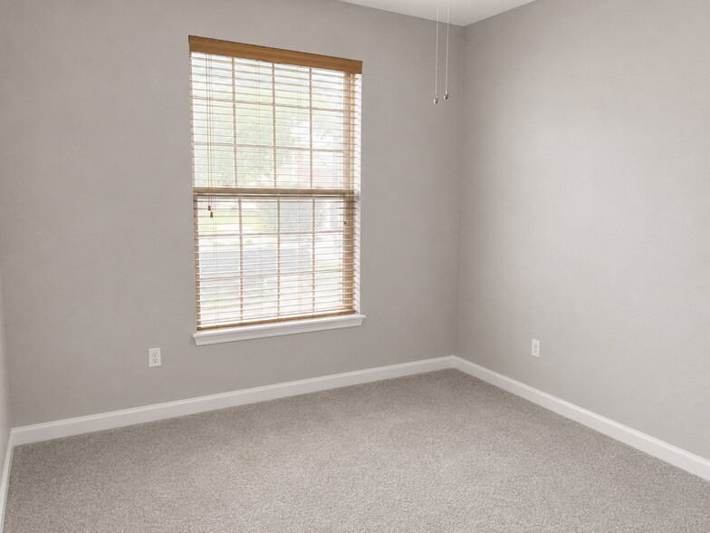 bedroom 3 - 12966 Freeman St