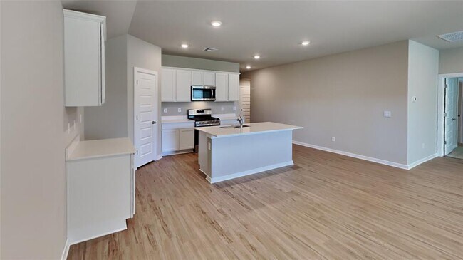 Building Photo - 2933 Ember Dr