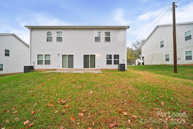 Building Photo - 711 Lackey St