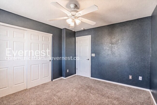 Building Photo - Spacious Home with Fenced Backyard and 2-Car Garage / 4 Bed, 3 Bath  / Voucher Accepted / Coming ...