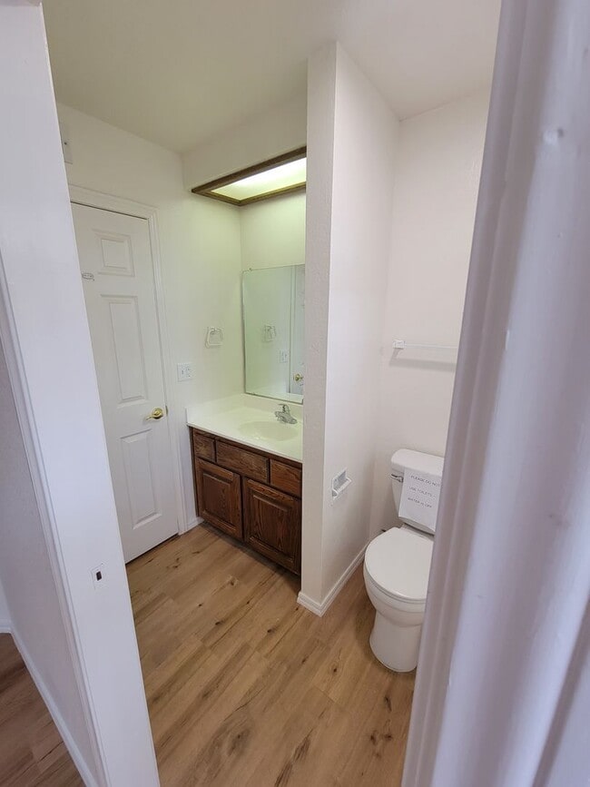 Building Photo - 1st Month Rent Free!!     Riverview Bluffs, 2 Bedroom Condo