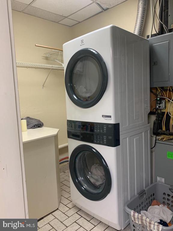 Building Photo - 256 Radcliffe St