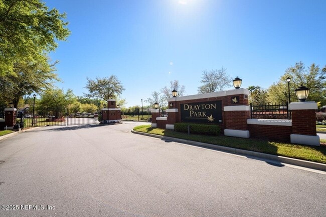 Building Photo - 8432 Thornbush Ct